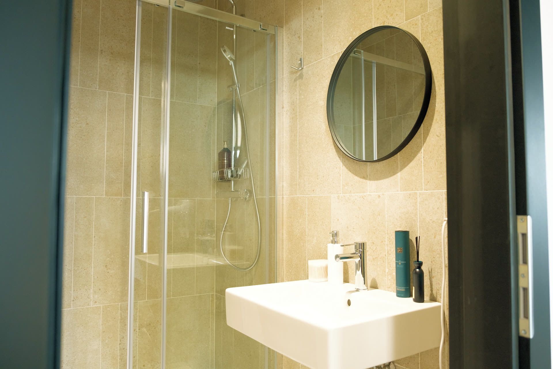 Shower on the 28th floor